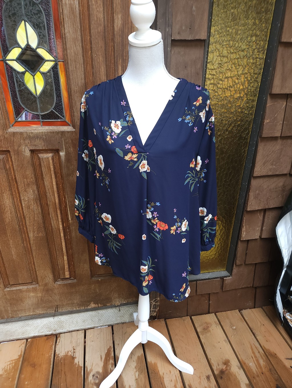 Vince Camuto-Size 3x-Navy Floral V-Neck Women’s Blouse